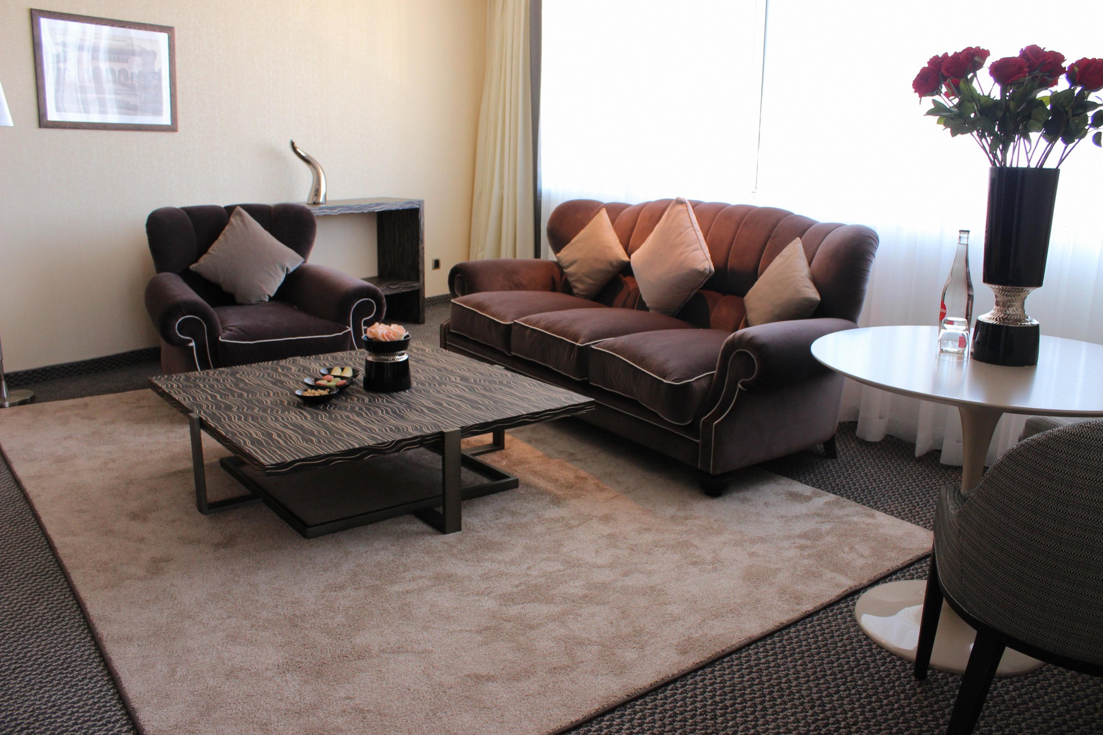 Grand Mogador City Center Касабланка Экстерьер фото A living room in a hotel