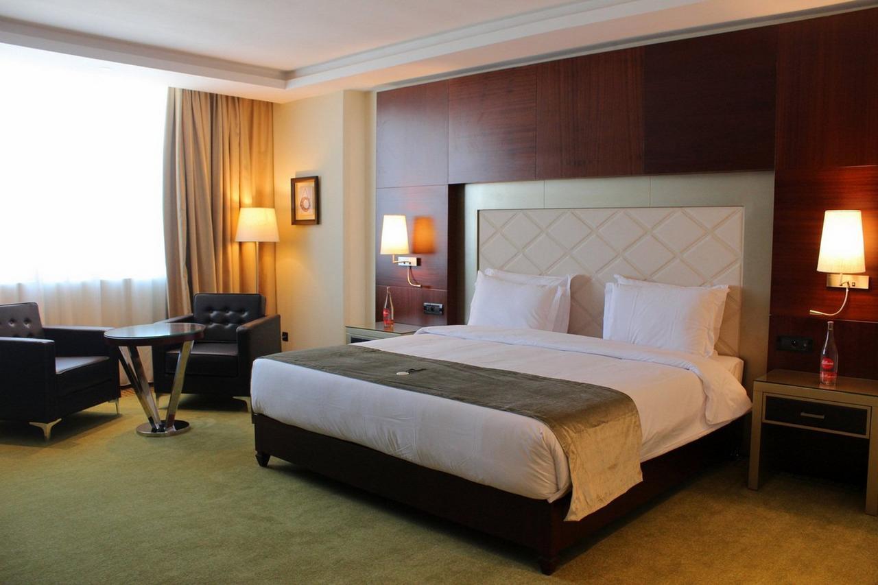 Grand Mogador City Center Касабланка Экстерьер фото A room at the hotel